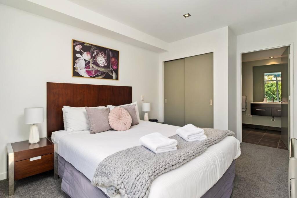 Toru - Eclectic Apartment With Delightful Lake Views Queenstown Luaran gambar