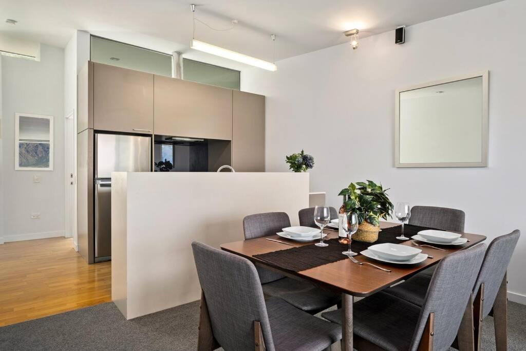 Toru - Eclectic Apartment With Delightful Lake Views Queenstown Luaran gambar